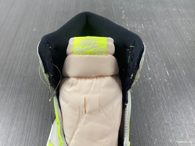 One Kick Air Jordan OG High 555088-702 1 Volt 0723